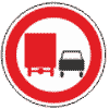 Дорожный знак 3.22 Обгон грузовым автомобилям запрещен